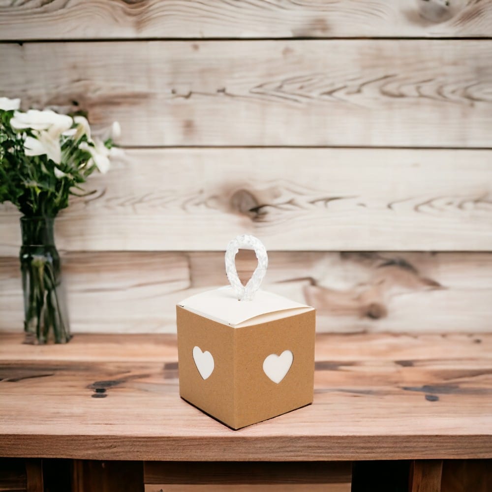 Cutie 2 culori cu sfoară model inimă - maro și interior alb (set 50 buc) - CraftUp