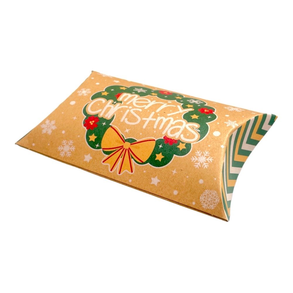 Cutie Crăciun kraft în formă de pernă - model 4 coroniță (set 50 buc) 12x7.2x2.5cm - CraftUp
