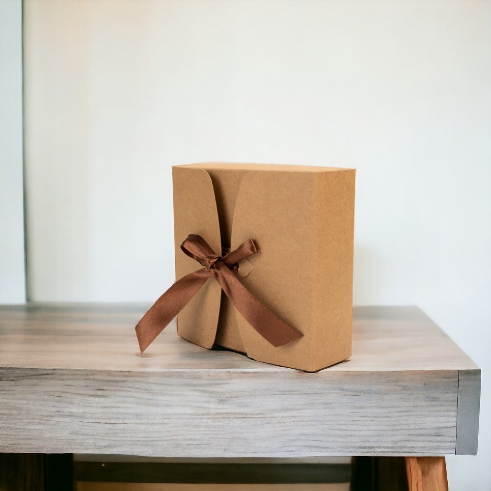 Cutie cu închidere arcuită și panglică satin - kraft (set 50 buc) - CraftUp