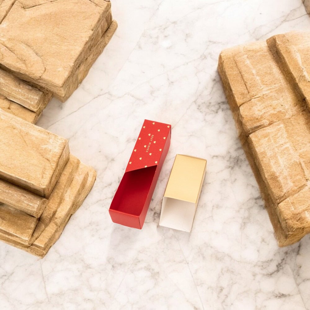 Cutie mică dreptunghiulară în 2 culori cu mesaj Best Wishes - roșu/auriu (set 50 buc) - CraftUp