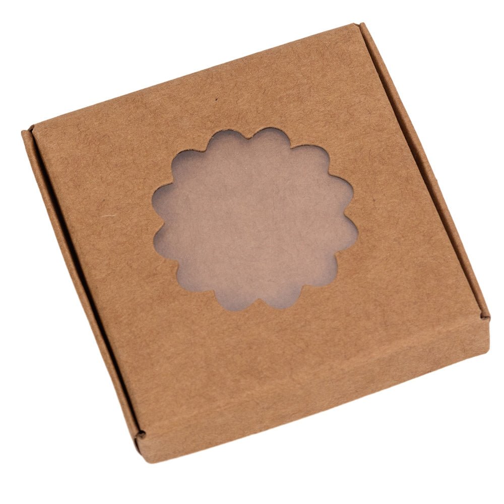 Cutie mică pentru bijuterii cu fereastră ondulată – kraft (set 50 buc) 6x6x1cm - CraftUp