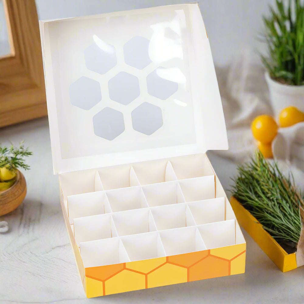 Cutie pătrată din hârtie cu 16 compartimente Fagurele Albinuțelor - galben (set 12 buc) - 15x15x3.5cm - CraftUp