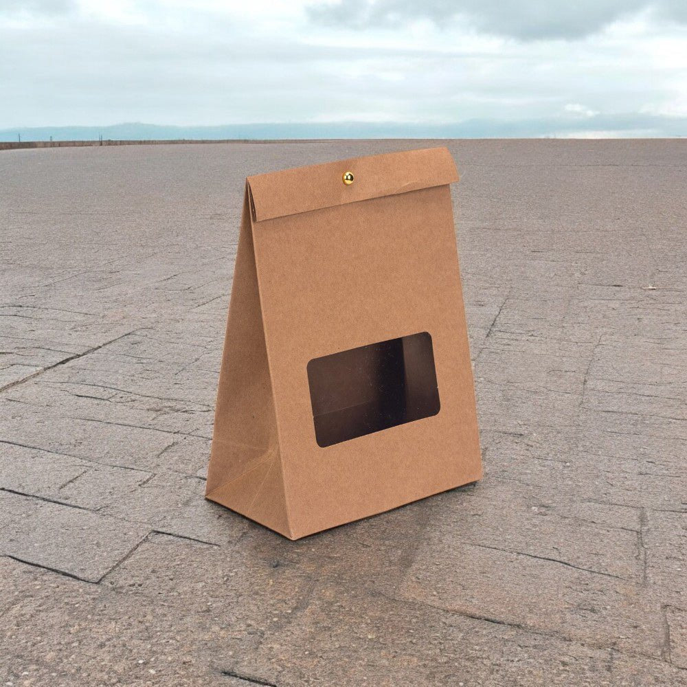 Cutie stand up cu fereastră și capsă - kraft (set 25 buc) - 15x8x20cm - CraftUp