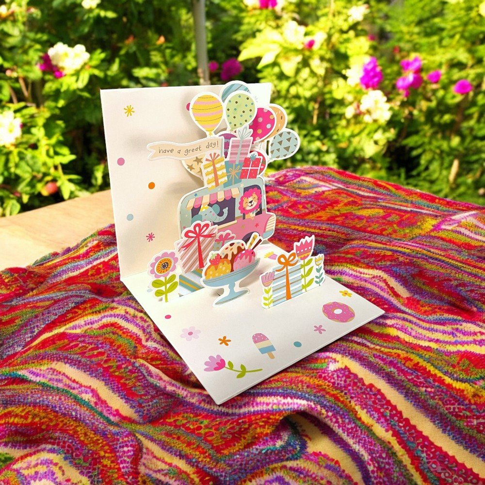 Felicitare 3D model Baloane și cadouri – alb - CraftUp