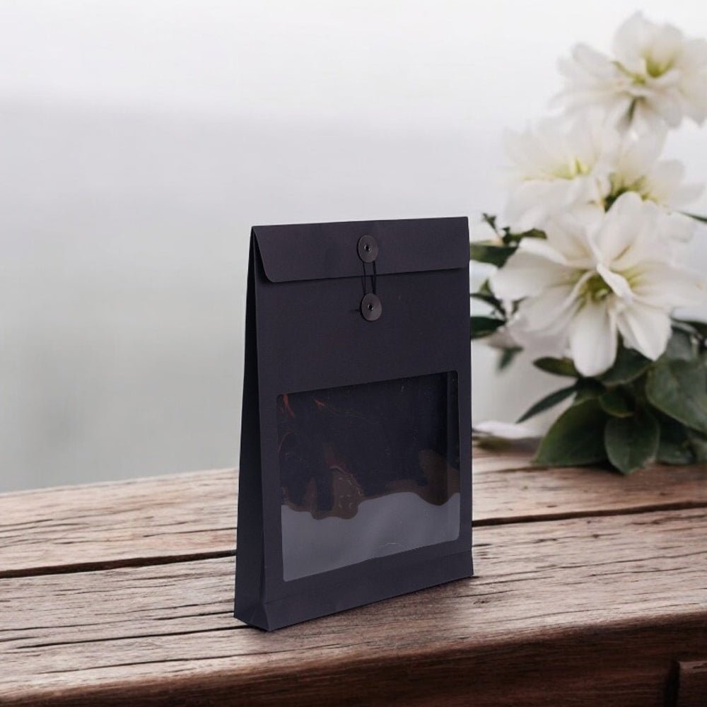 Pungă stand up cu fereastră și închidere cu sfoară - negru (set 10 buc) 36x27x5cm - CraftUp