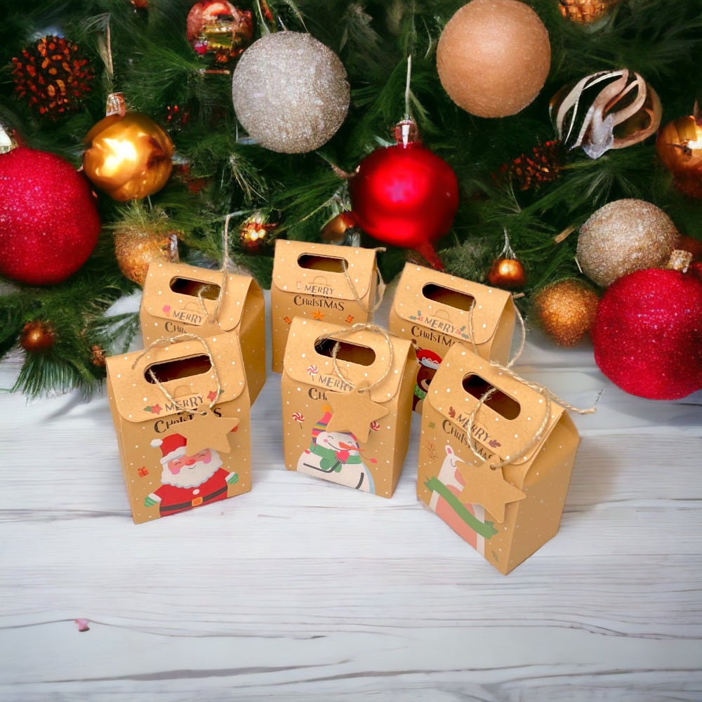 Pungi Crăciun cu mâner și etichetă în formă de stea mix 6 modele (set 24 buc) 9.4x6x14cm - CraftUp