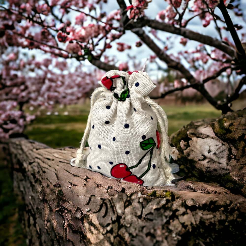 Săculeți textil dreptunghiulari model Cireșe - alb (set 50 buc) 9x12cm - CraftUp