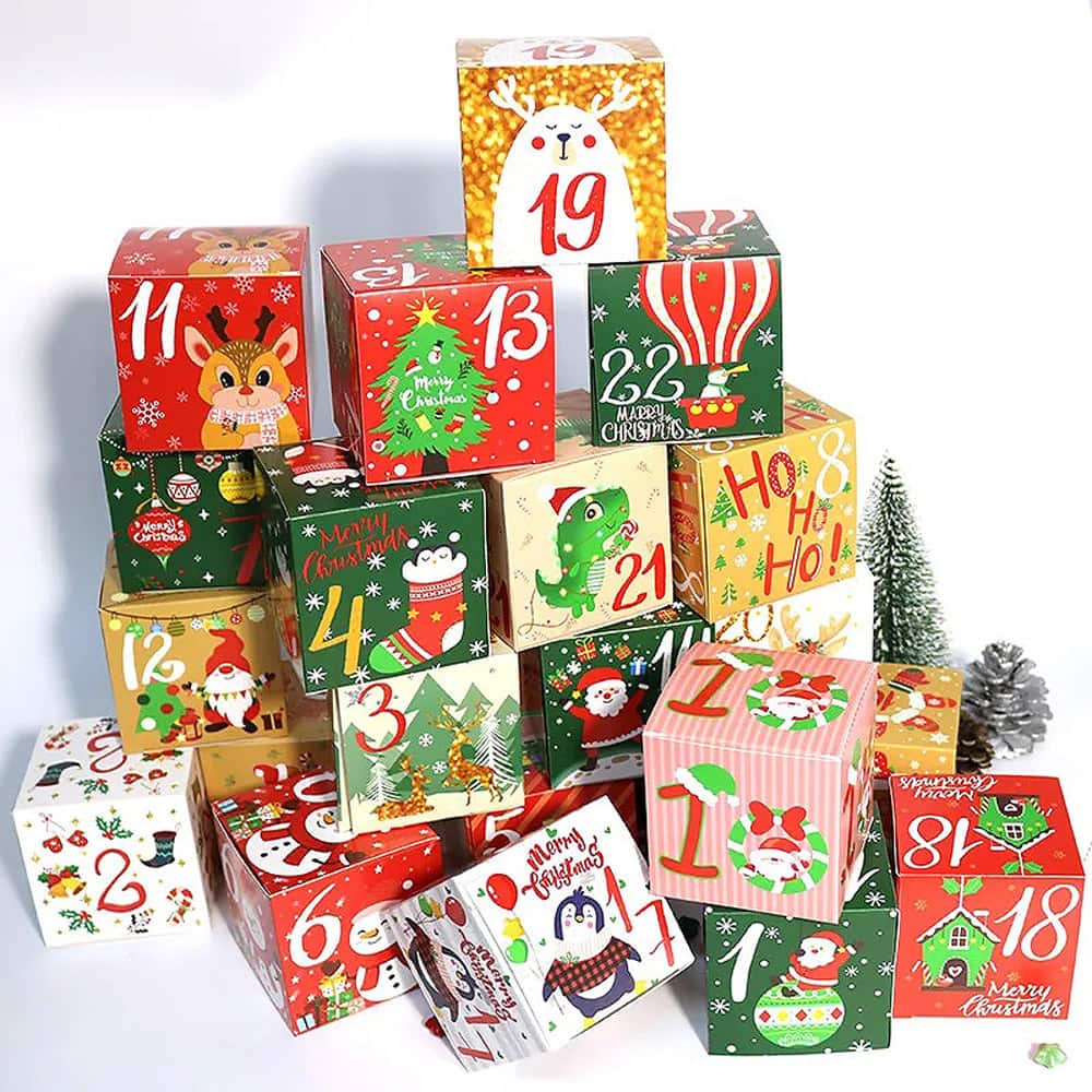 Set 24 cutii pătrate diferite pentru Crăciun 7x7x7cm - CraftUp