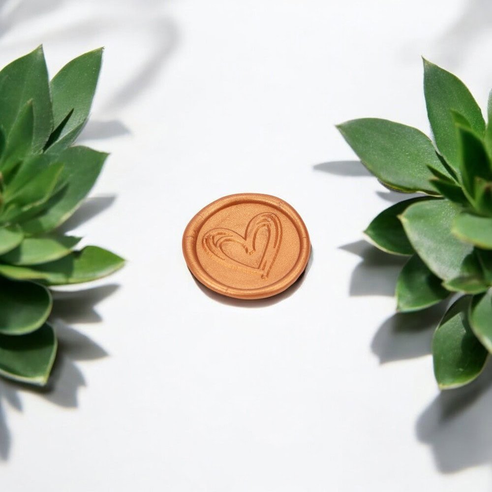 Sigiliu ceară 3cm cu adeziv - model inimă maro (set 50 buc) - CraftUp