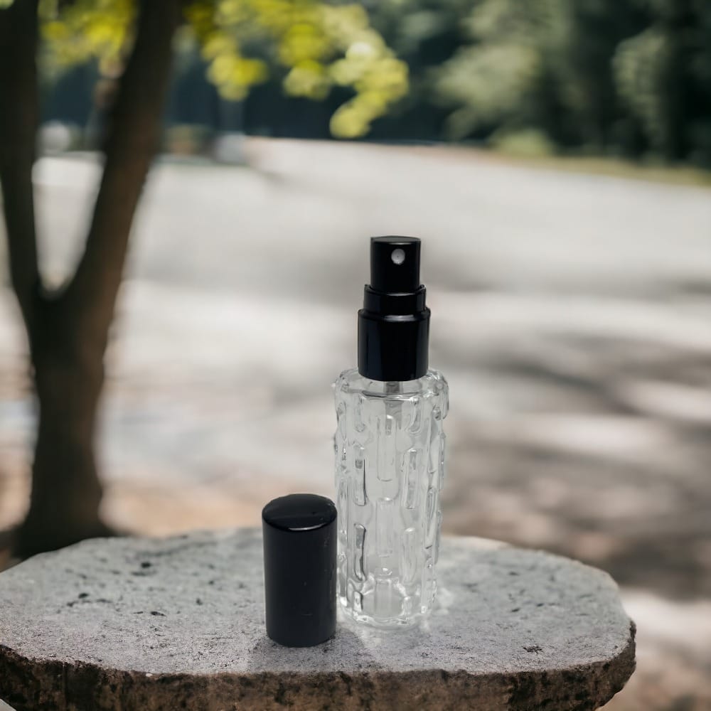 Sticluță transparentă reutilizabilă model liniar cu spray și capac negru 10 ml - CraftUp